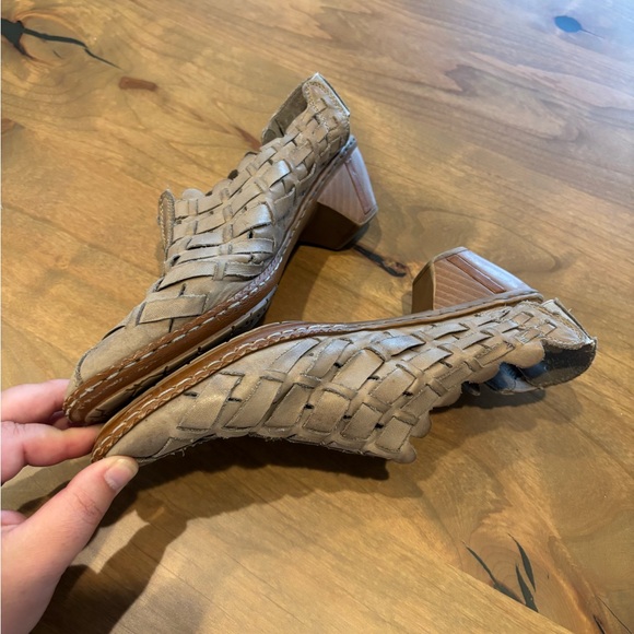 Rieker Sina Gray Cross-Knit Closed-Toe Leather Euro 39, US 8 - Picture 3 of 8